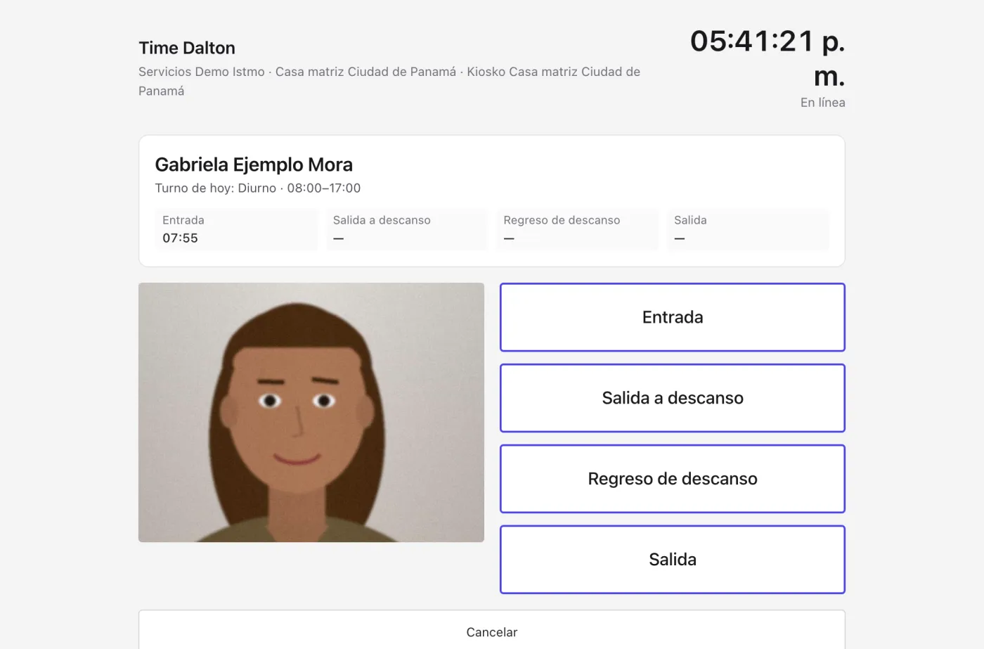 Kiosko de Time Dalton en una tablet: la colaboradora Gabriela Ejemplo Mora frente a la cámara, su entrada de las 07:55 y los botones Entrada, Salida a descanso, Regreso de descanso y Salida.